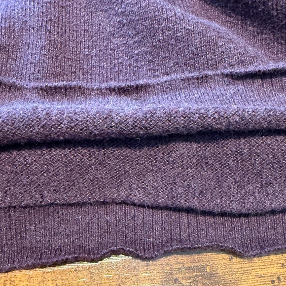 Banana Republic V-neck Sweater Women XL 3/4 Ruche Sleeve Sides Burgundy Y2K Vibe - Picture 12 of 13